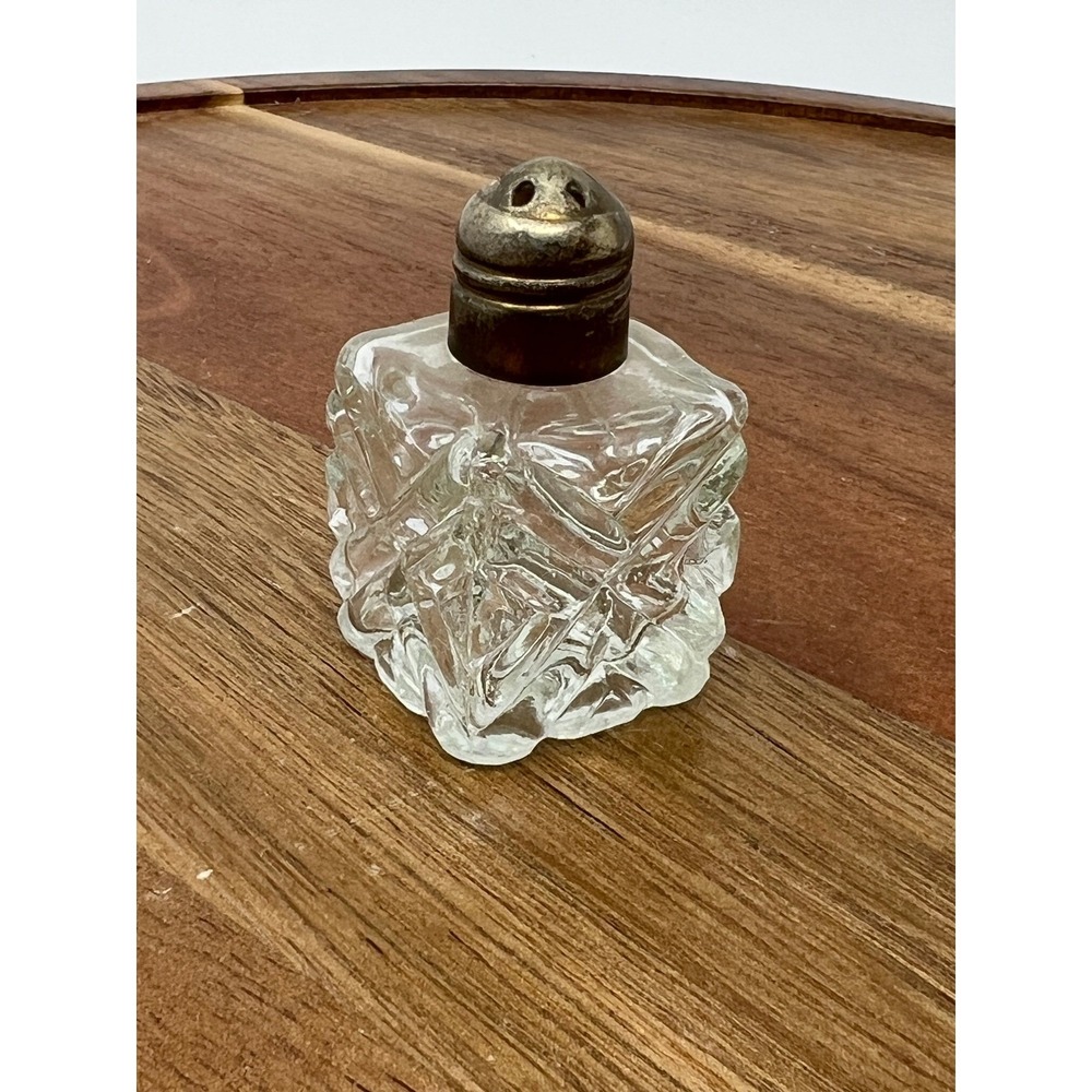 Set of 6 Vintage Square Glass Salt Pepper Shakers with Metal Lids - Picture 2 of 8